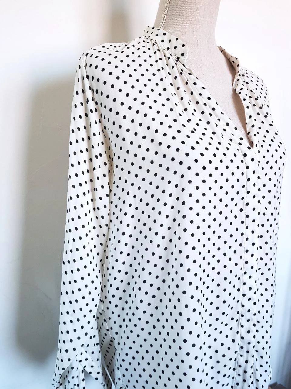 🤍Blusa fluida blanca con lunares negros H&M - Talla 42🕶️ – photo 2